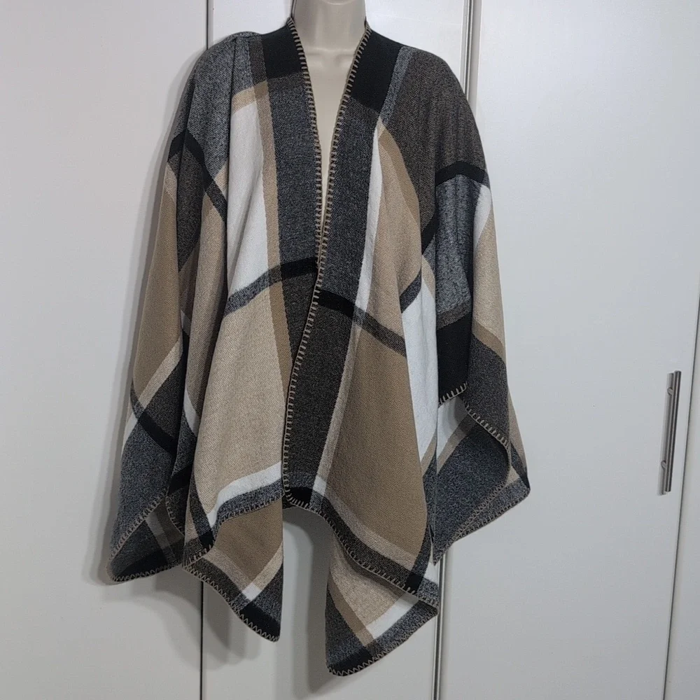 Apt. 9 Poncho Cape Blanket Stitched Edges  Soft